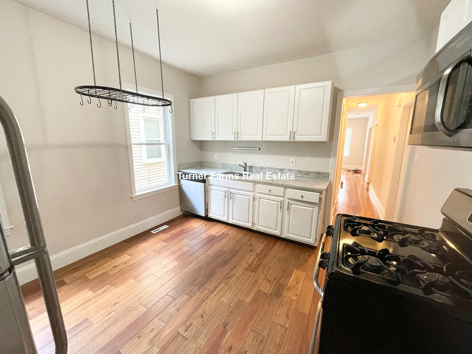 4 bed, 9999 sqft, $3,600 — Photo 3