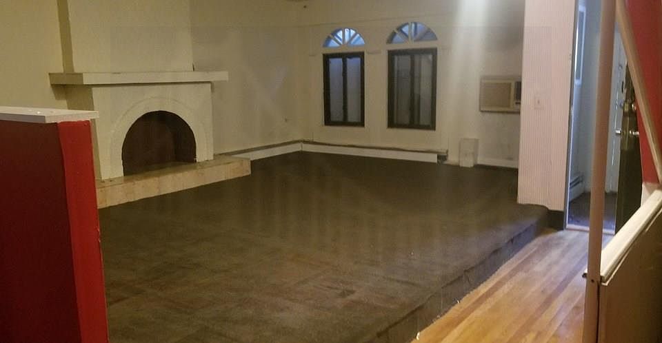 2nd image of 2069 Mayflower Ave