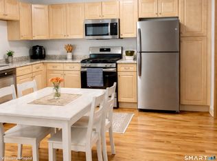 28 Sugar St #B, Newtown, CT 06470