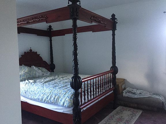 Bedroom with queen bed