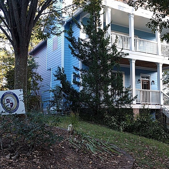 2nd image of 374 E Side Ave