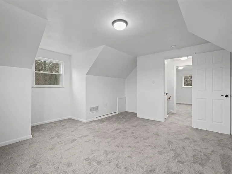 1303 Cloverdale St — Photo 20
