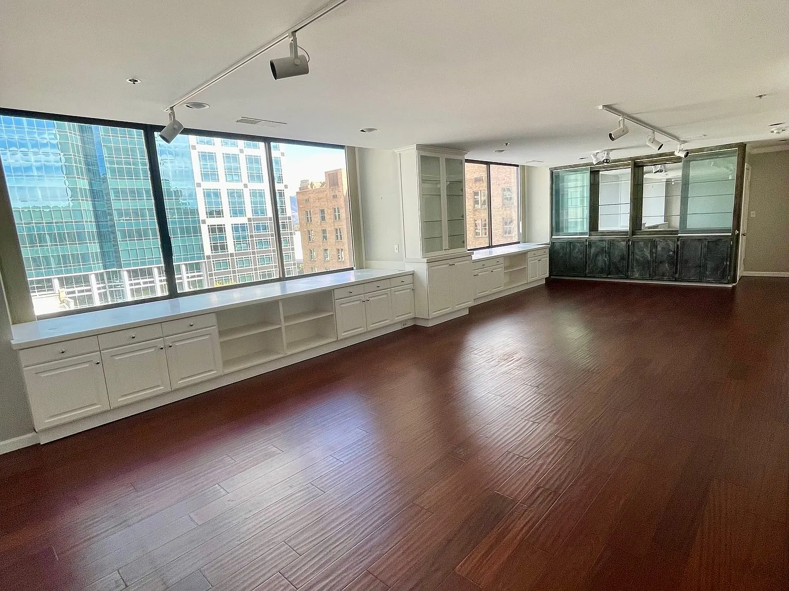 American Towers Condominium — Photo 4