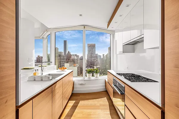 Rented by Sotheby's International Realty | media 21