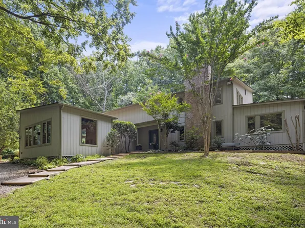 11730 Winterway Ln, Fairfax Station, VA 22039