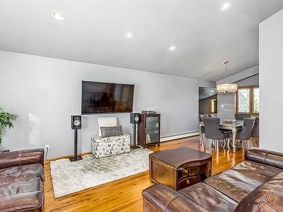 3rd image of 89 W 15th St