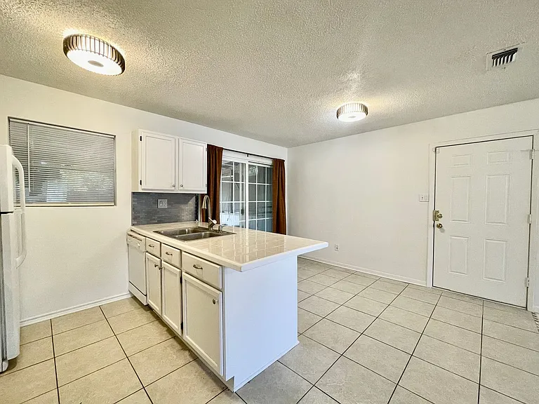 312 Magnolia Dr — Photo 3