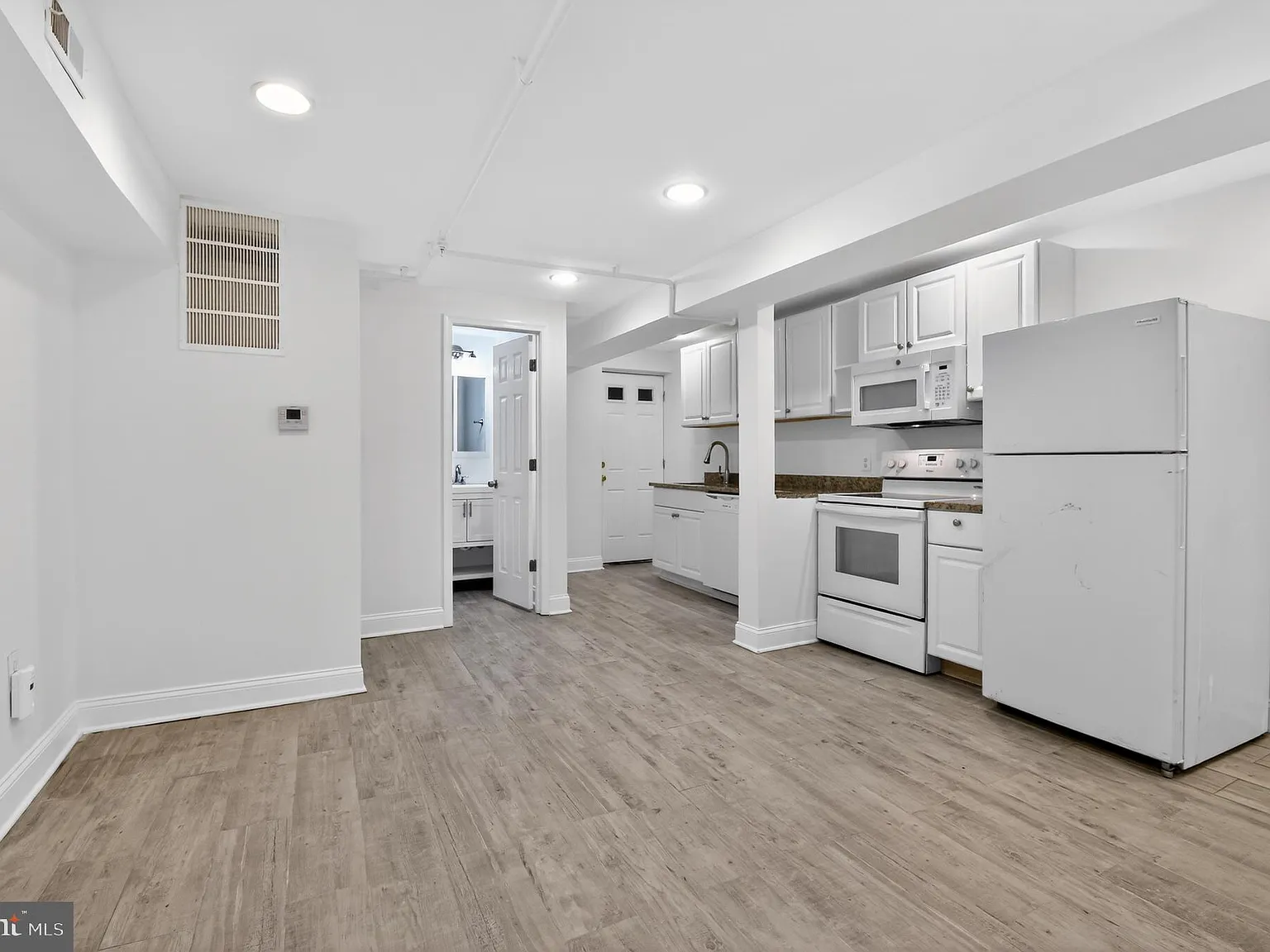 1 bed, 650 sqft, $1,700 — Photo 4