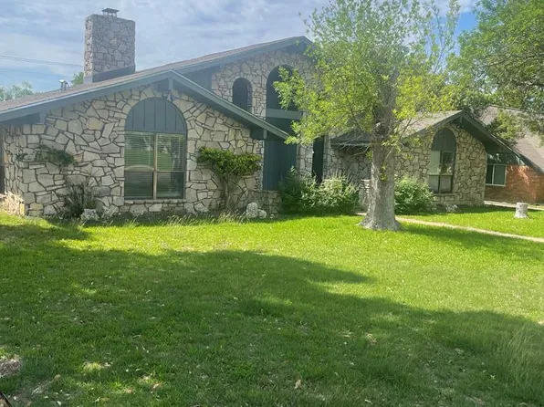 203 Coronado Dr, Kerrville, TX 78028