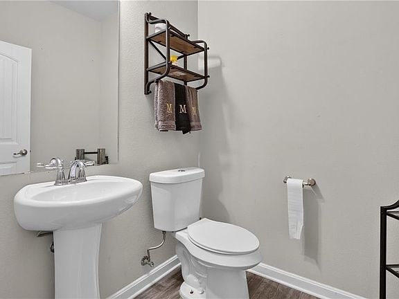 5th image of 3845 Hummell Crest Rd