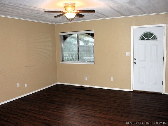 3rd image of 1506 N Chambers Ter