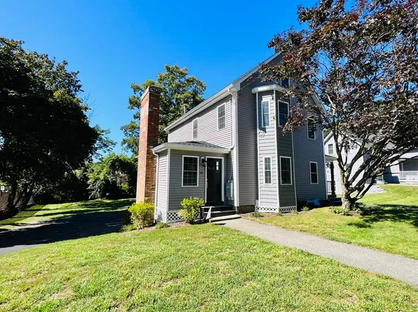 96 Hopedale St, Hopedale, MA 01747