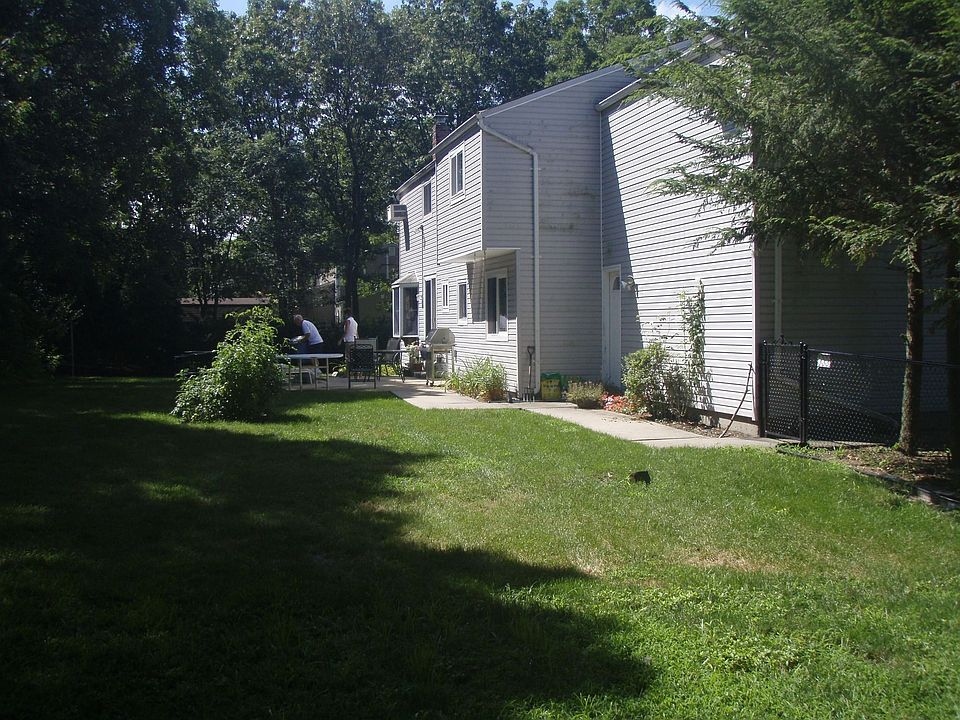2nd image of 17 Linden St