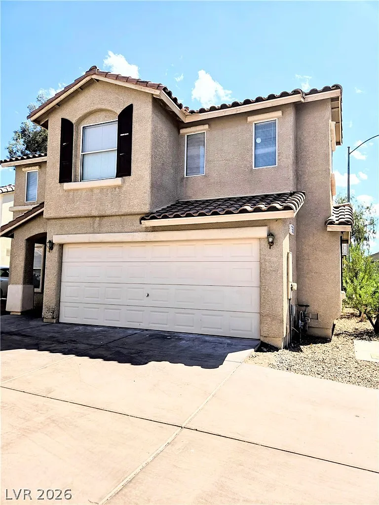 5 bed, 3.0 bath, 1937 sqft, $2,195 — Photo 1