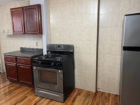 3rd image of 419 E 114th St
