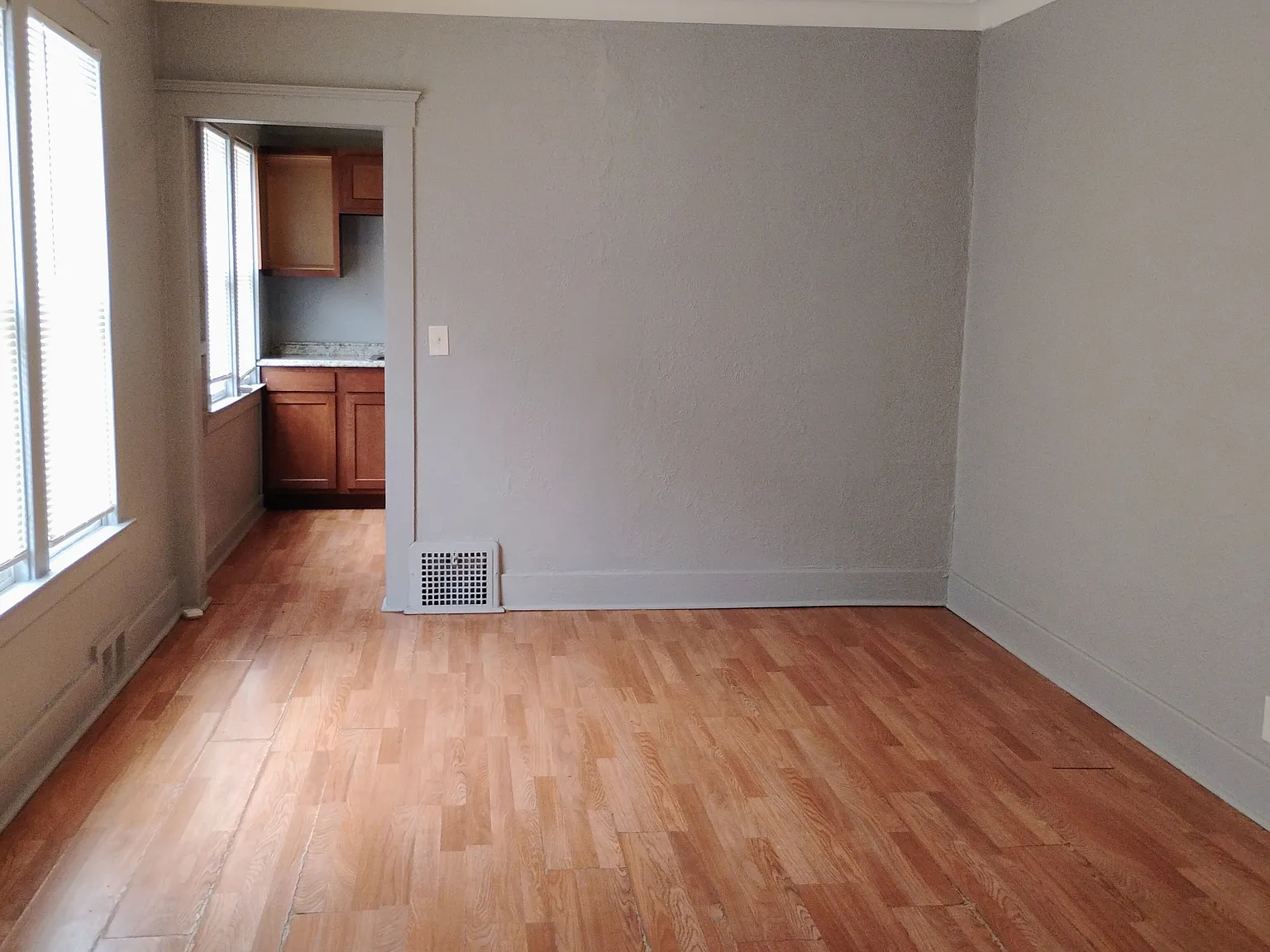 3 bed, 1100 sqft, $1,400 — Photo 3