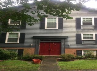 2465 Windbreak Dr, Alexandria, VA 22306