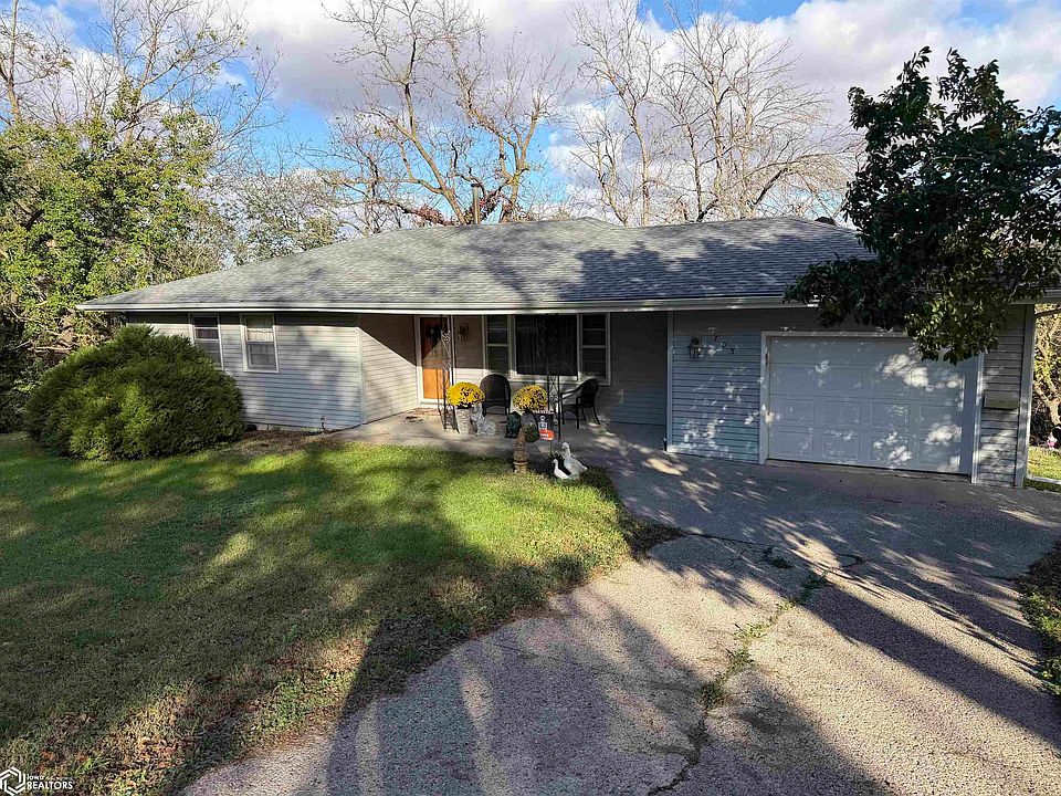 1st image of 703 Oakview Dr