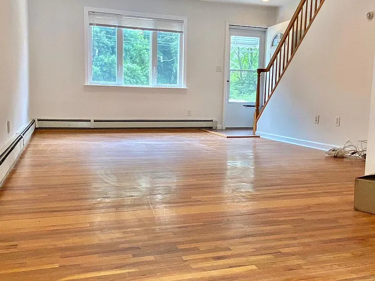 16463 Underhill Ave — Photo 2