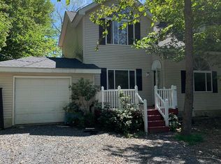 2129 Hampshire Dr, Tobyhanna, PA