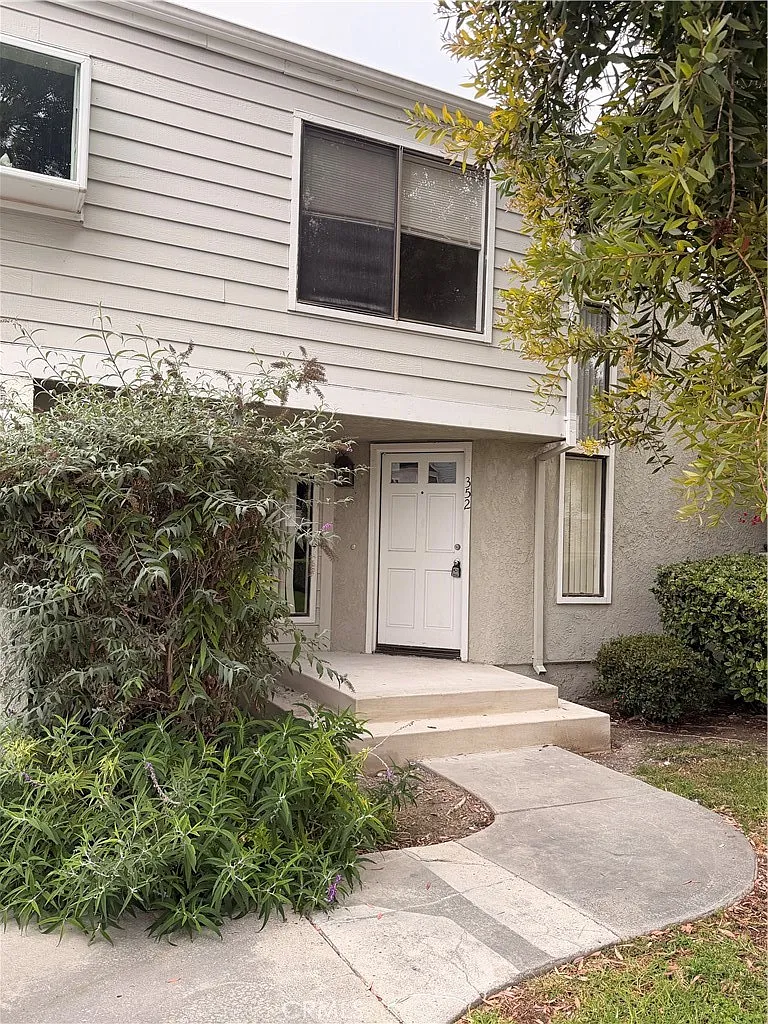 2 bed, 2.5 bath, 1297 sqft, $3,450 — Photo 1