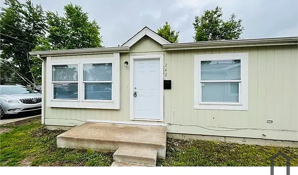 3 bed, 1167 sqft, $2,700 — Photo 2