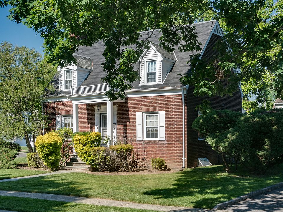 1st image of 1668 Eyre Pl