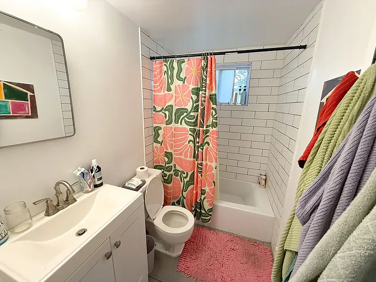 111 E Plum St — Photo 40