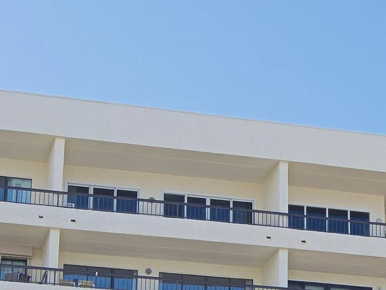 Balcony Area (200 sf)