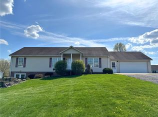 9 Blackberry Ln, Grove City, PA 16127