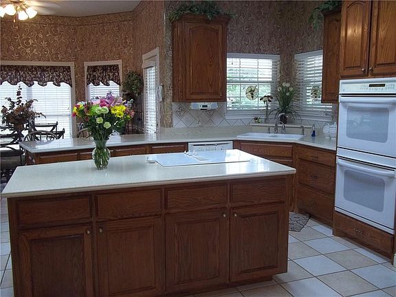 4th image of 2675 Farm Road 1499