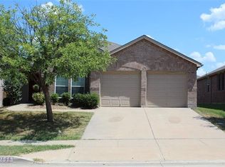 12513 Viewpoint Ln, Burleson, TX 76028