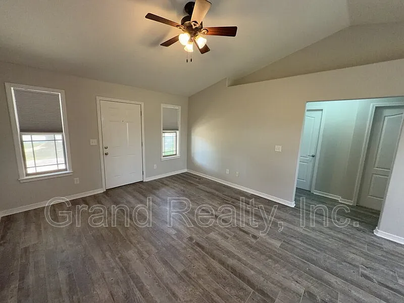 3 bed, 2.0 bath, 1118 sqft, $1,650 — Photo 4