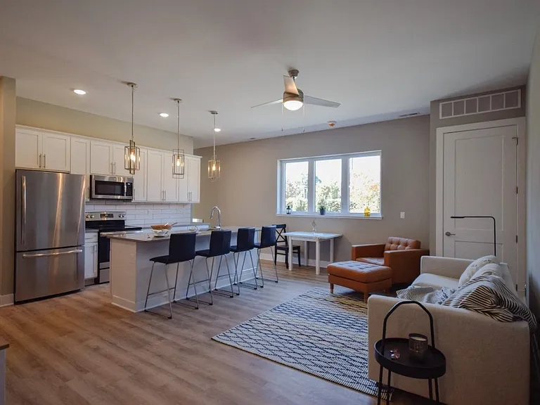 Cedar Valley Luxury Apartments — Photo 38