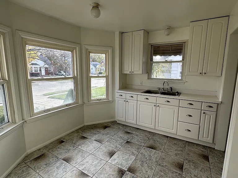 16231 Forest Ave — Photo 4