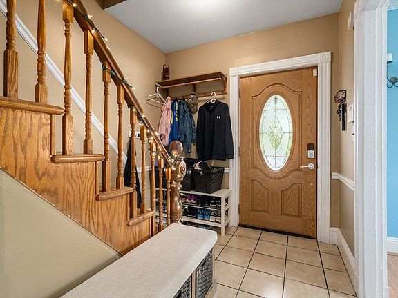 2nd image of 6 Houston St