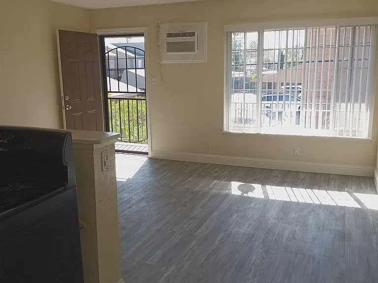 2501 Edison Ave #34 — Photo 11