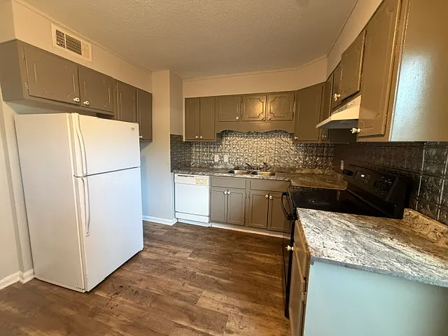 1831 Merritt Dr #B — Photo 6