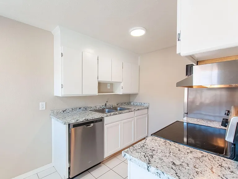618 Martin Way — Photo 12