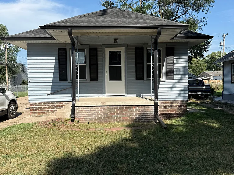 217 S California Ave — Photo 1