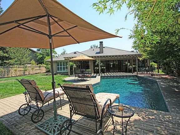 2nd image of 11482 Huntington Village Ln