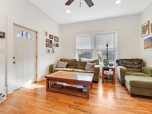5th image of 1148 W Belmont Ave APT 2R