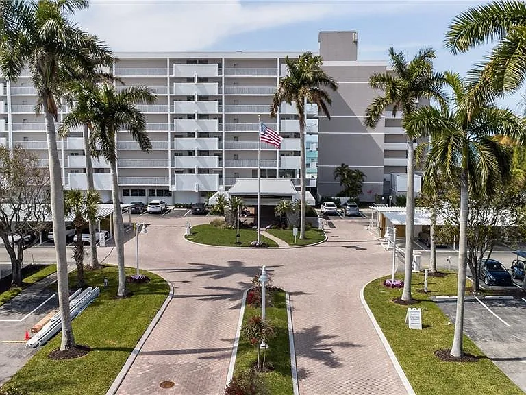 3443 Gulf Shore Blvd N #809 — Photo 3