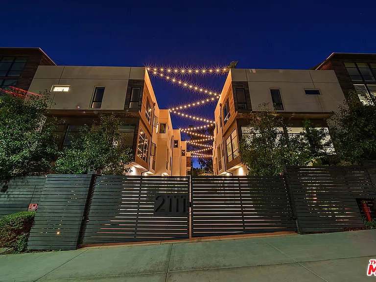 2111 N Cahuenga Blvd #1 — Photo 43
