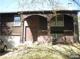 664 Turfwood Dr, Ballwin, MO 63021
