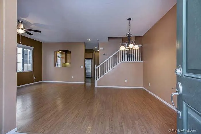1433 Levant Ln #5 — Photo 2