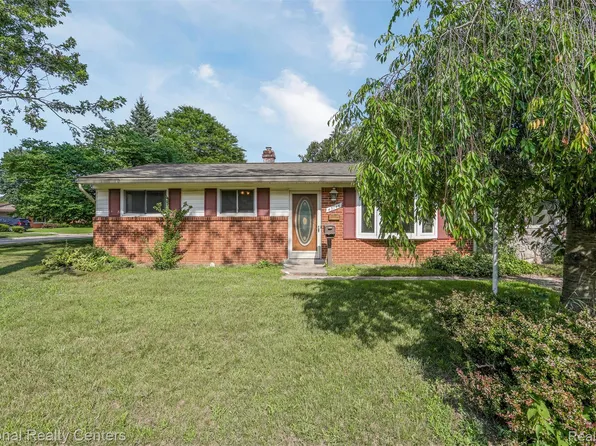 43146 Penny Dr, Sterling Heights, MI 48314