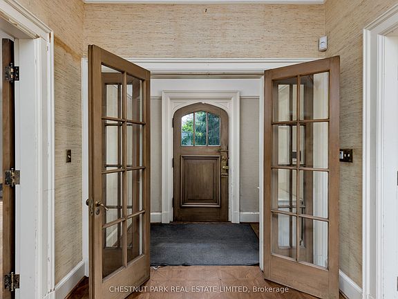 3rd image of 24 Castle Frank Cres