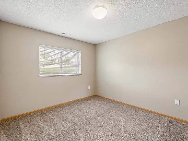 Highland View Apartments — Photo 175