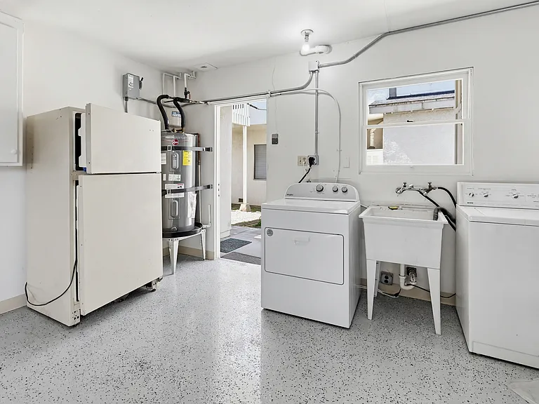 3733 Riviera Dr — Photo 33